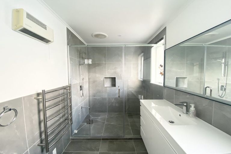 Photo of property in 532a Glenfield Road, Glenfield, Auckland, 0629