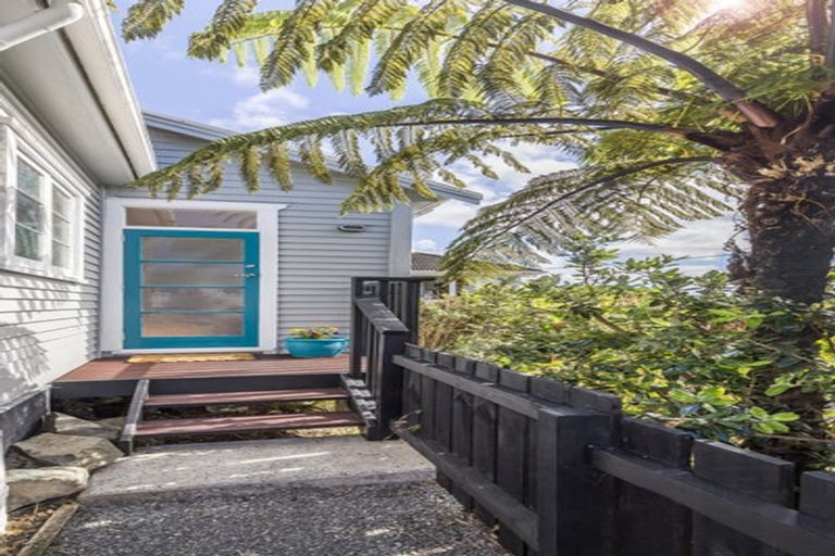 Photo of property in 20a Larsen Crescent, Tawa, Wellington, 5028