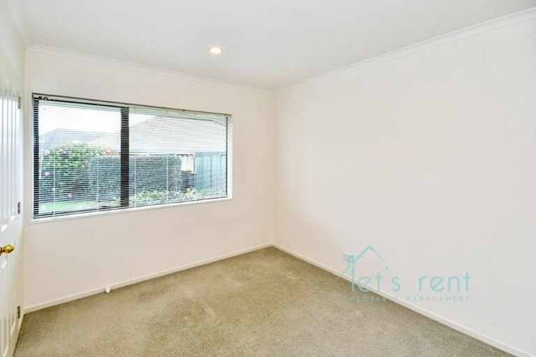 Photo of property in 2 Pat O'connor Place, Manurewa, Auckland, 2105