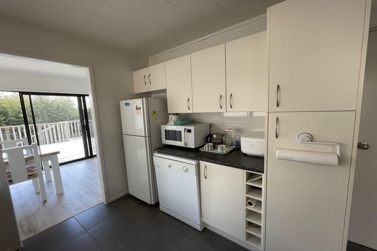 Photo of property in 4 Luxor Place, Massey, Auckland, 0614
