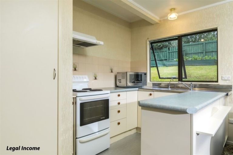 Photo of property in 39 Larissa Avenue, Henderson, Auckland, 0610