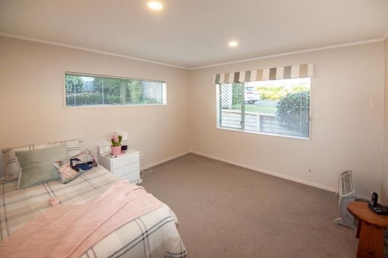 Photo of property in 10 Myers Grove, Churton Park, Wellington, 6037