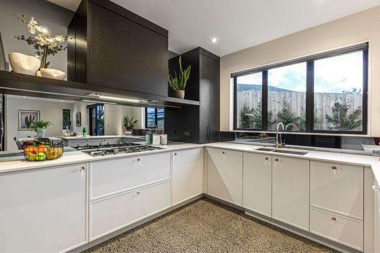 Photo of property in 7b Ballial Place, West Harbour, Auckland, 0618