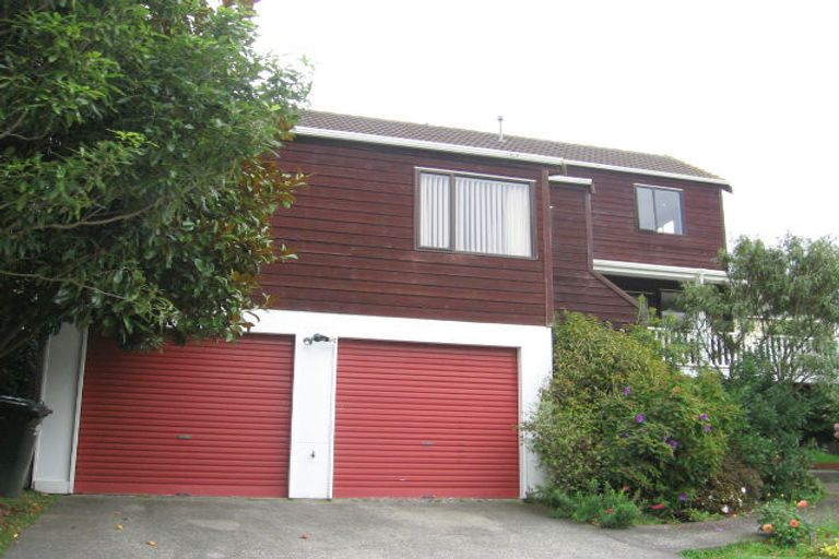Photo of property in 5 Duval Grove, Tawa, Wellington, 5028