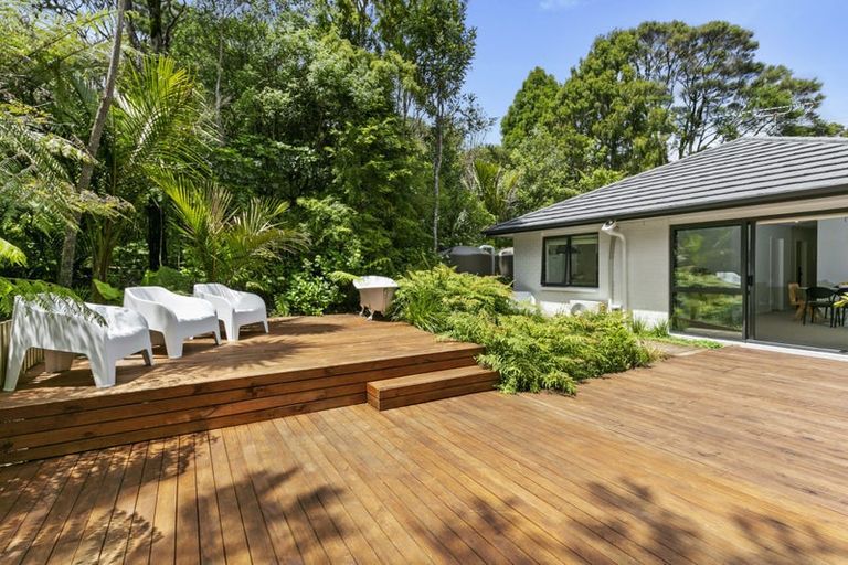 Photo of property in 228 Mountain Road, Henderson Valley, Auckland, 0612