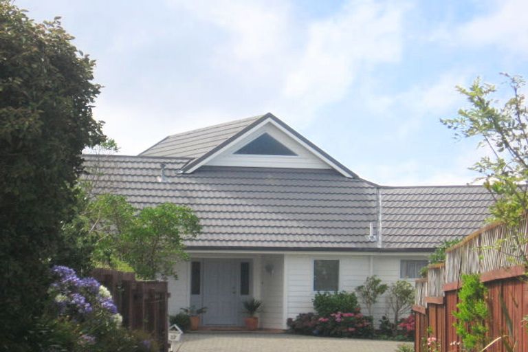 Photo of property in 32 Ashton Fitchett Drive, Brooklyn, Wellington, 6021