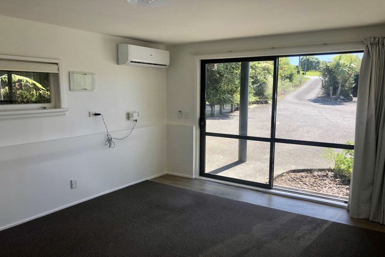 Photo of property in 1/706 East Coast Road, Pinehill, Auckland, 0632