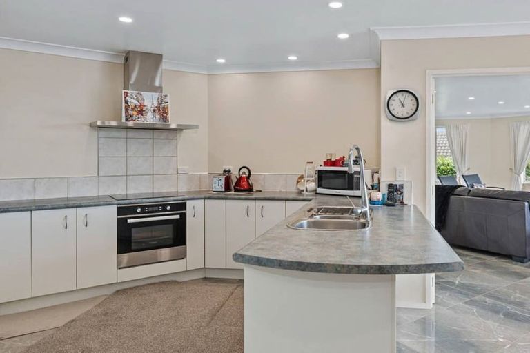 Photo of property in 39 Bluebird Crescent, Unsworth Heights, Auckland, 0632