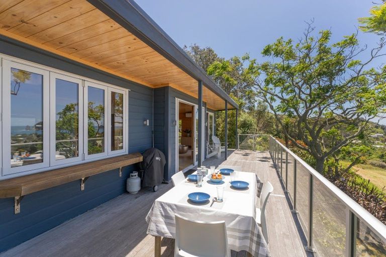 Photo of property in 92 Hahei Beach Road, Hahei, Whitianga, 3591