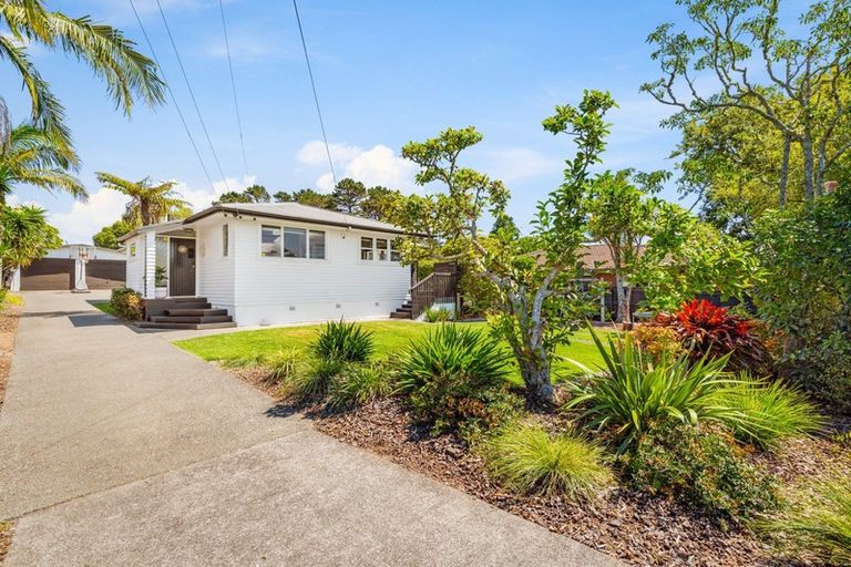 Photo of property in 1 Allington Road, Massey, Auckland, 0614