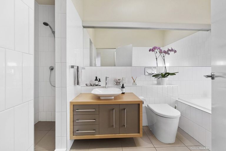 Photo of property in 6 Zaida Way, Maupuia, Wellington, 6022