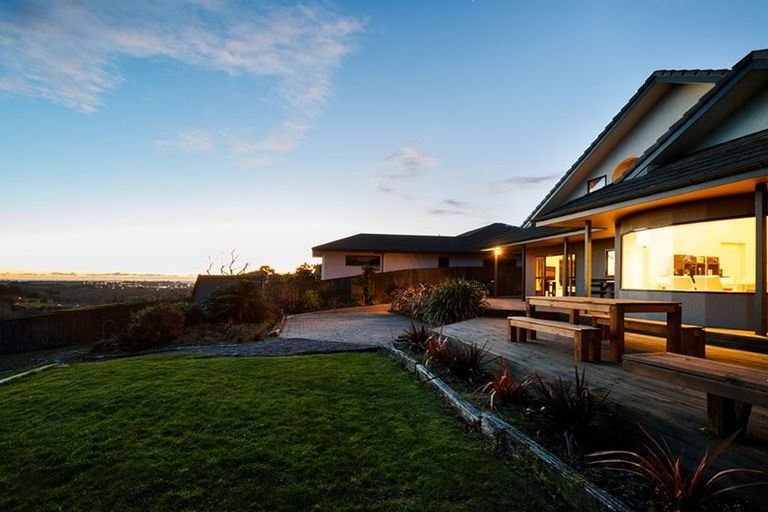 Photo of property in 92 Pacific Drive, Fitzherbert, Palmerston North, 4410