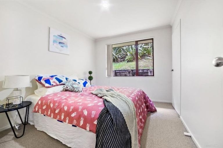 Photo of property in 8 Fernbank Lane, Greenhithe, Auckland, 0632
