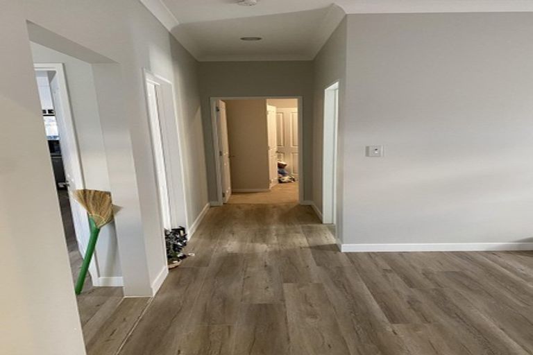 Photo of property in 2 Creggan Crescent, Flat Bush, Auckland, 2019
