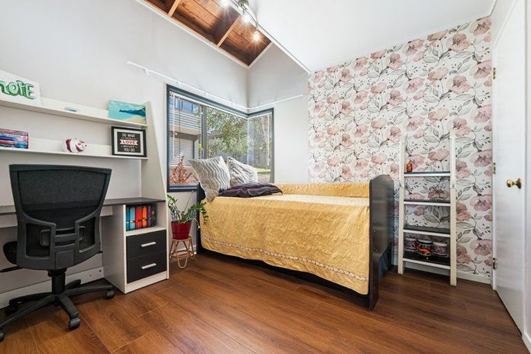 Photo of property in 1/11 Cambric Place, Botany Downs, Auckland, 2010