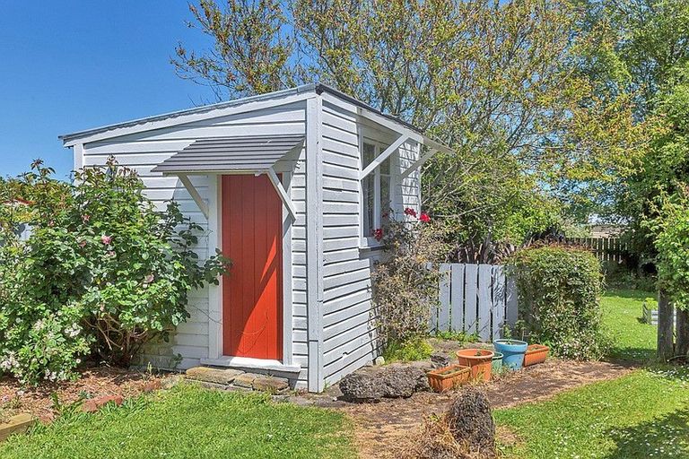 Photo of property in 27 Chester Street, Waverley, 4510