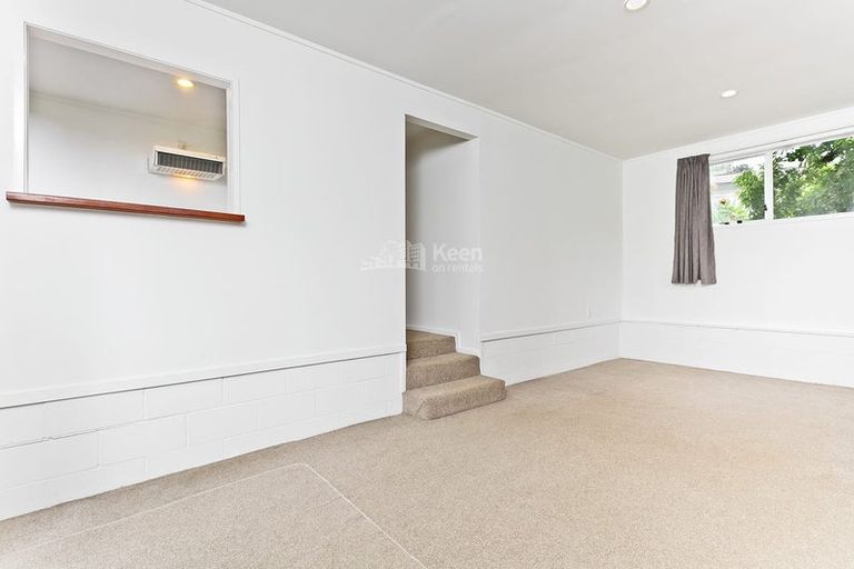 Photo of property in 90 Sunnyside Road, Sunnyvale, Auckland, 0612