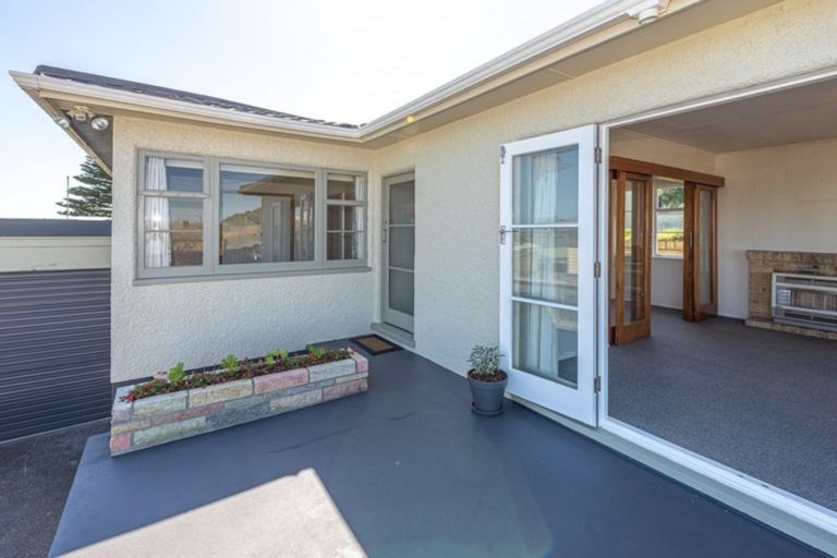 Photo of property in 5 Short Street, Castlecliff, Whanganui, 4501