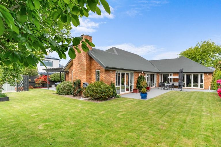 Photo of property in 12 Chesterfield Mews, Russley, Christchurch, 8042