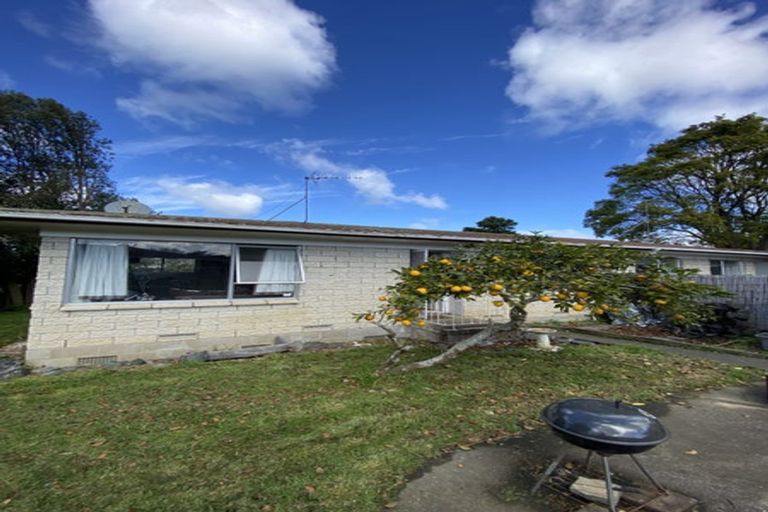 Photo of property in 2/18 Mirrabooka Avenue, Botany Downs, Auckland, 2010