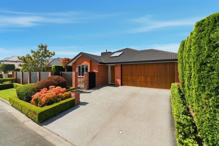 Photo of property in 18 Brookfield Drive, Northwood, Christchurch, 8051