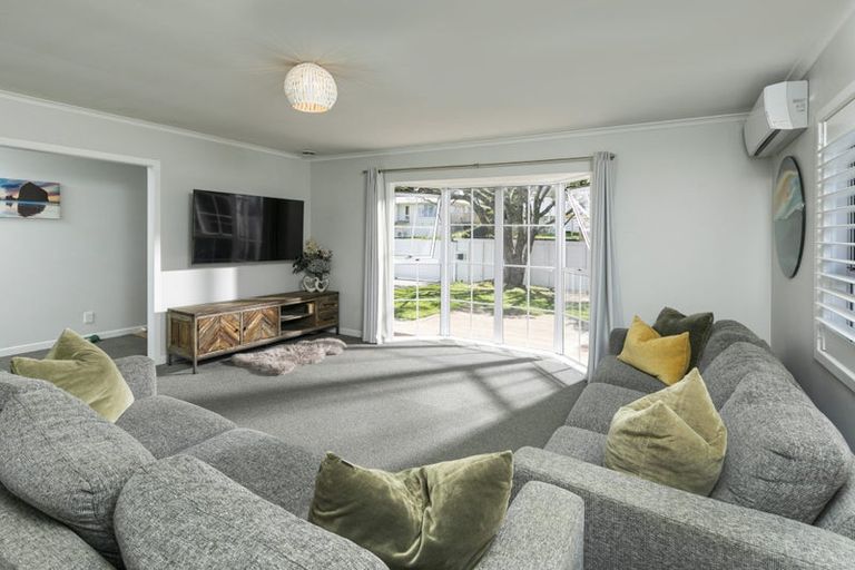 Photo of property in 107 Oreil Avenue, West Harbour, Auckland, 0618