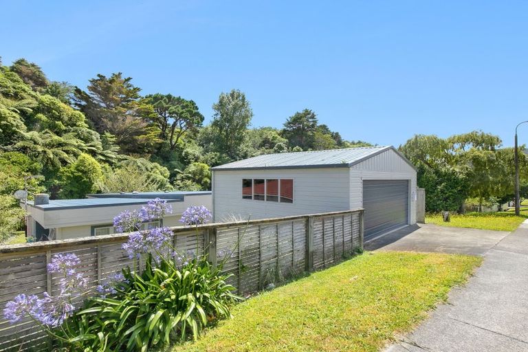 Photo of property in 34 Lincoln Avenue, Tawa, Wellington, 5028