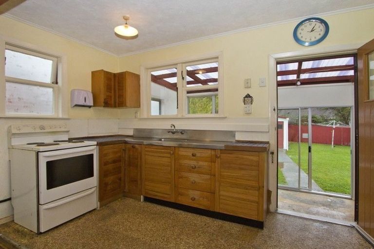 Photo of property in 86 Seddon Street, Naenae, Lower Hutt, 5011