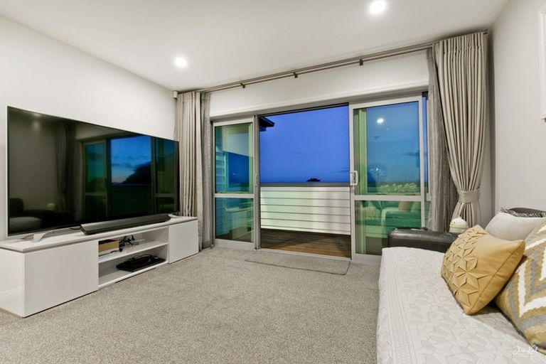 Photo of property in 13a Parr Terrace, Castor Bay, Auckland, 0620