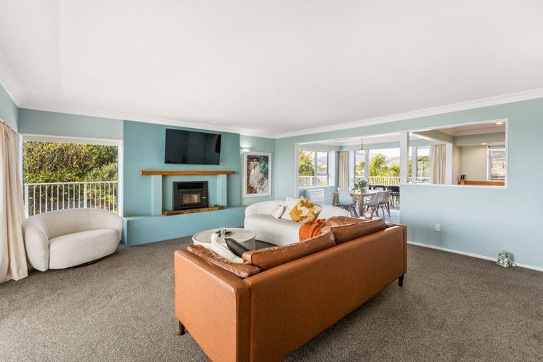 Photo of property in 8 Ara Kuaka, Waikanae Beach, Waikanae, 5036