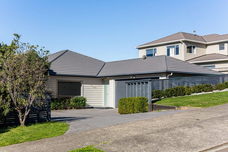 Photo of property in 5 Tongariro Drive, Aotea, Porirua, 5024