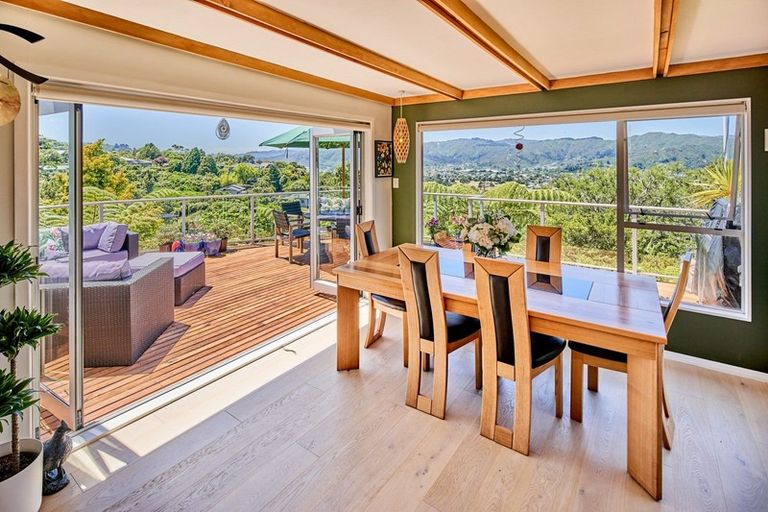 Photo of property in 60 Pomare Road, Tirohanga, Lower Hutt, 5010