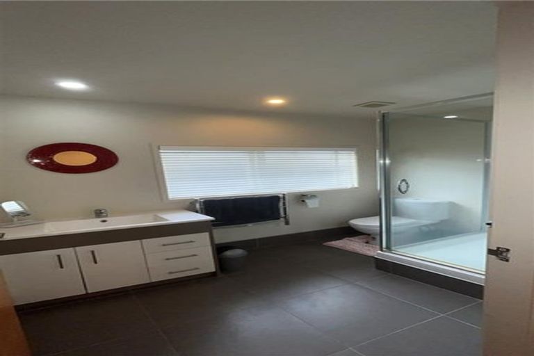 Photo of property in 9 Quibray Place, Botany Downs, Auckland, 2010