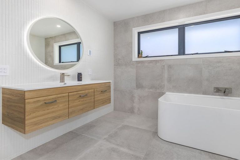 Photo of property in 12 Ash Close, Levin, 5510