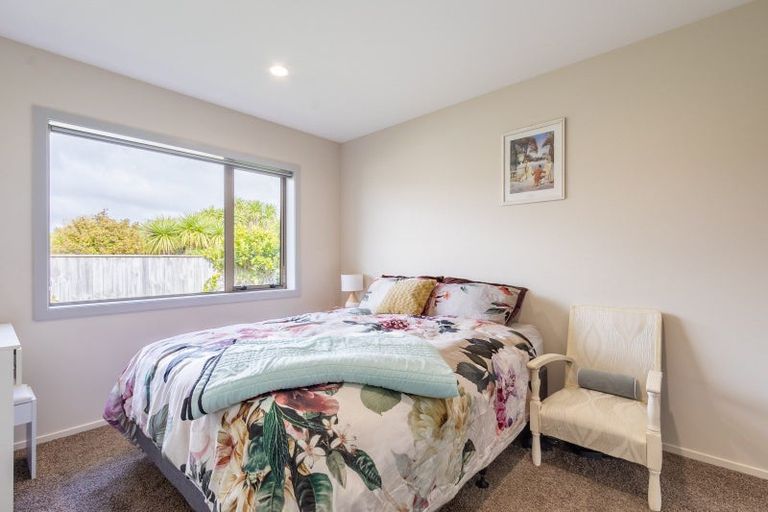 Photo of property in 28 Simpson Crescent, Raumati Beach, Paraparaumu, 5032