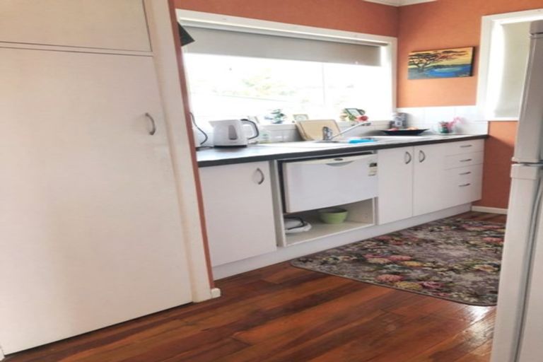 Photo of property in 19 Karaka Crescent, Levin, 5510