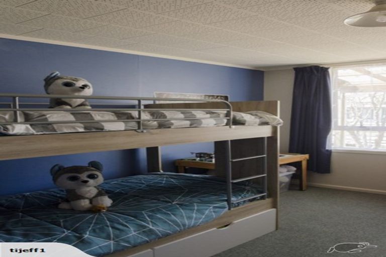 Photo of property in 20 Derby Street, Westport, 7825