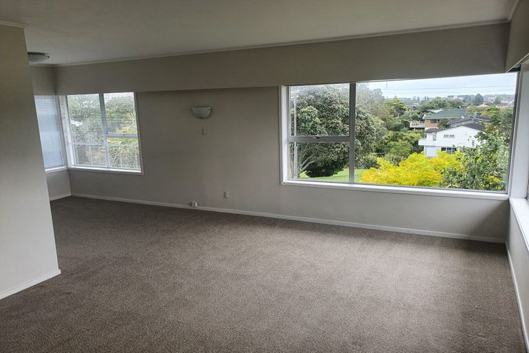 Photo of property in 1/8 Tobruk Crescent, Milford, Auckland, 0620