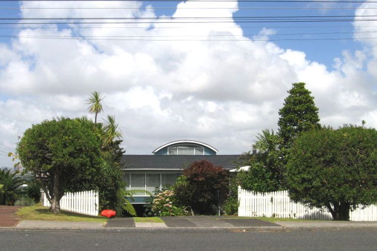 Photo of property in 19 Castor Bay Road, Castor Bay, Auckland, 0620
