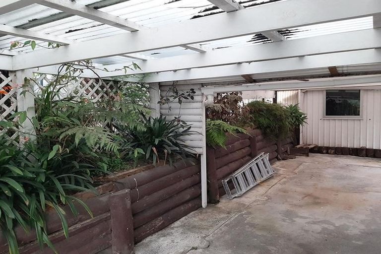 Photo of property in 1/2a Takapu Street, Henderson, Auckland, 0612