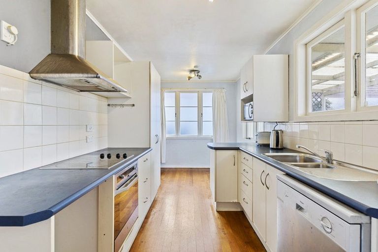 Photo of property in 8 Poto Street, Te Atatu South, Auckland, 0610