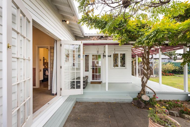 Photo of property in 55 Argyle Avenue, Takaro, Palmerston North, 4410