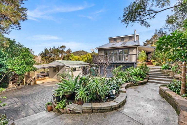 Photo of property in 29 Tahunatapu Road, Parua Bay, Whangarei, 0174