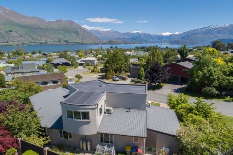 Photo of property in 10 Mulberry Lane, Wanaka, 9305