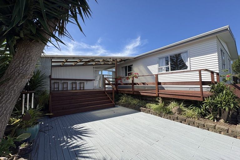 Photo of property in 12 Redwood Drive, Massey, Auckland, 0614