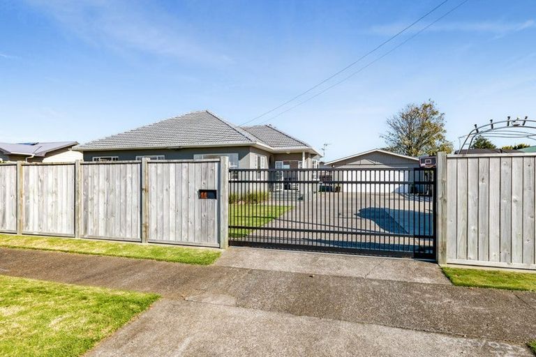 Photo of property in 11 Fantham Street, Hawera, 4610