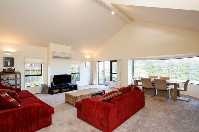 Photo of property in 92 Pacific Drive, Fitzherbert, Palmerston North, 4410