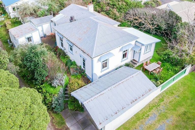Photo of property in 17 Beach Road, Paekakariki, 5034