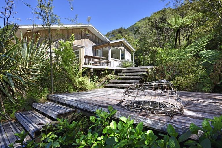 Photo of property in 3215 Archers Road, Tennyson Inlet, 7195