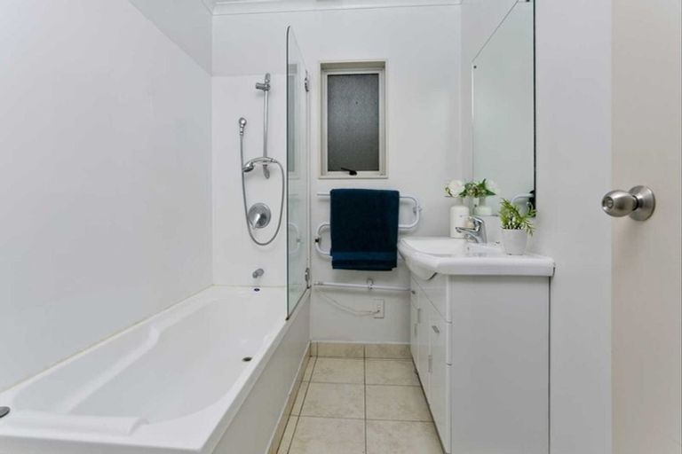 Photo of property in 1/61 The Avenue, Albany, Auckland, 0632